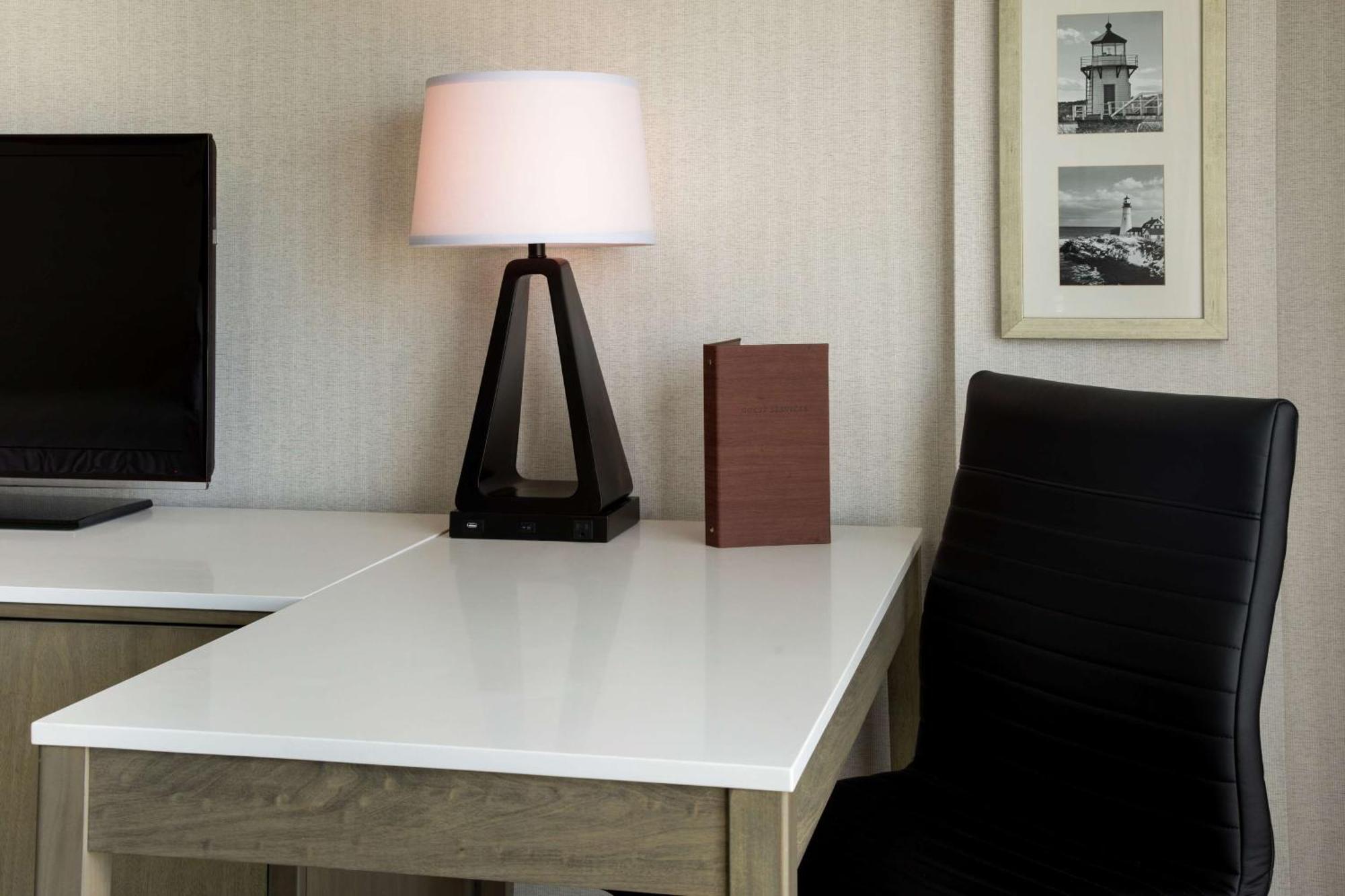 Отель Doubletree By Hilton Portland, Me Саут-Портленд Экстерьер фото